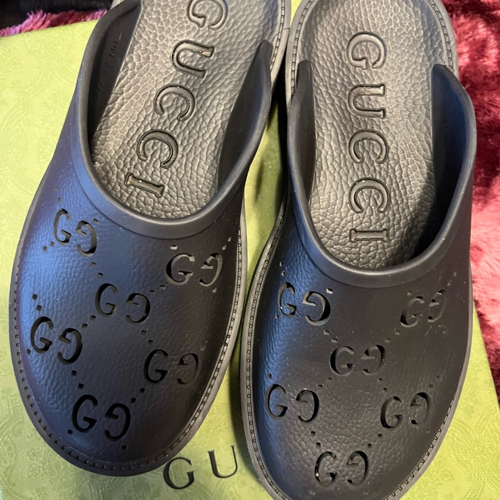 GUCCI- WOMEN'S PLATFORM PERFORATED G SANDAL